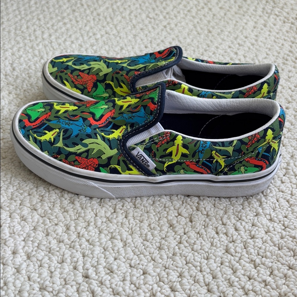 Vans Kids Slip-On Sneakers - glow in the dark sharks! Size 2.5